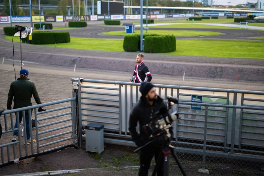 Adrian Kolgjini under inspelningarna.